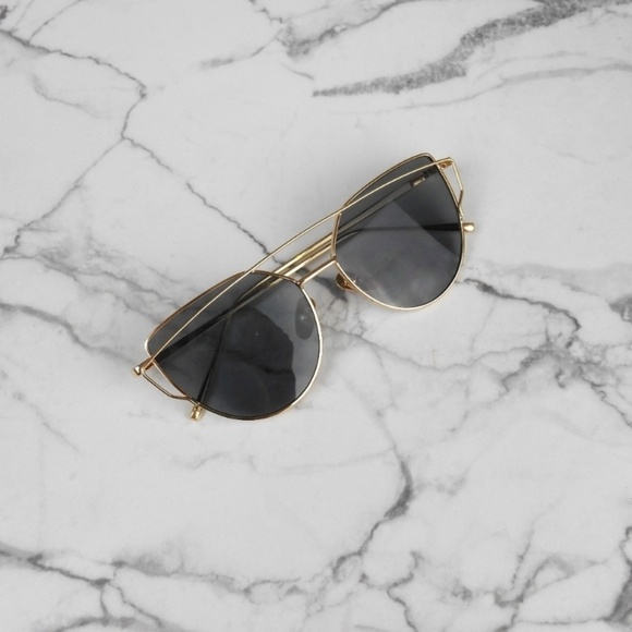 🆕️ Cat Eye Sunglasses - Picture 2 of 8